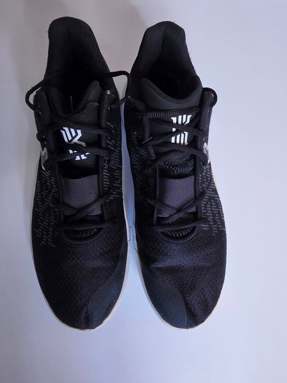 Men's Nike Kyrie Flytrap II basketball sneaker in a black and white colorway.